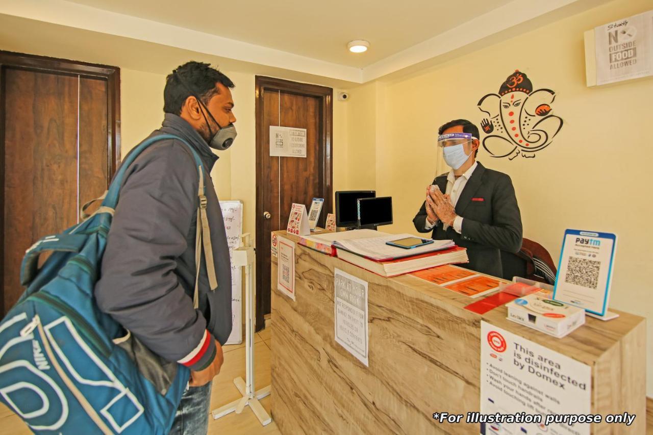 Oyo Flagship 86605 Hotel The Meriton Ahmedabad Exterior foto